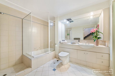 Spacious Central Townhouse - New South Wales Tourism  6