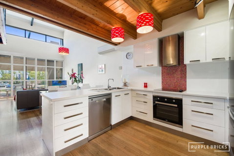 Spacious Central Townhouse - New South Wales Tourism  3
