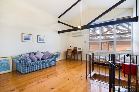 Spacious Central Townhouse - New South Wales Tourism  5