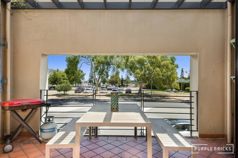 Spacious Central Townhouse - New South Wales Tourism  9