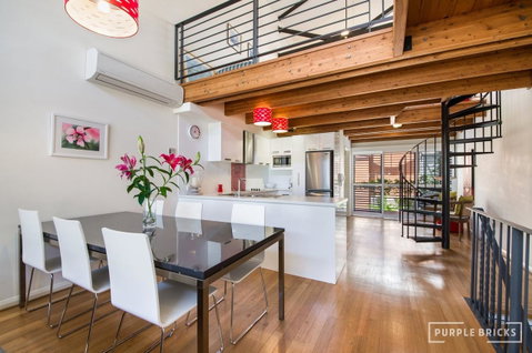 Spacious Central Townhouse - New South Wales Tourism  0