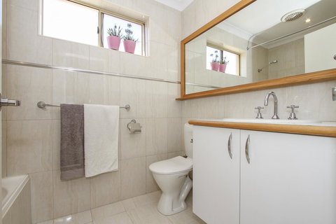 Leederville Townhouse - New South Wales Tourism  5