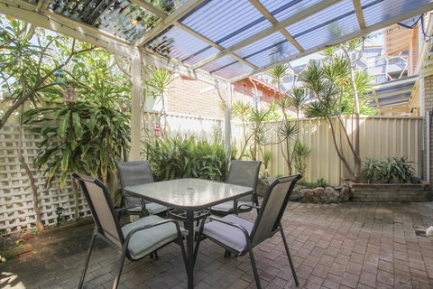 Leederville Townhouse - New South Wales Tourism  11