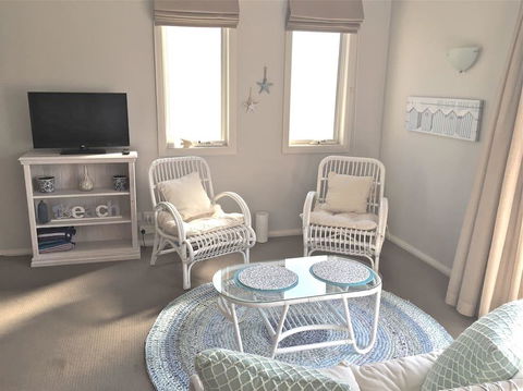 Fremantle Local Beach Studio - New South Wales Tourism  6
