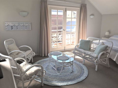 Fremantle Local Beach Studio - New South Wales Tourism  8