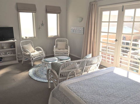 Fremantle Local Beach Studio - New South Wales Tourism  3