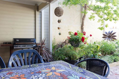 Fremantle Local Beach Studio - New South Wales Tourism  9