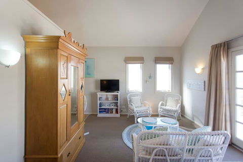 Fremantle Local Beach Studio - New South Wales Tourism  2