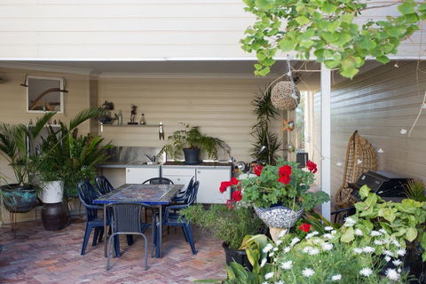 Fremantle Local Beach Studio - New South Wales Tourism  11