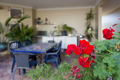 Fremantle Local Beach Studio - New South Wales Tourism  4