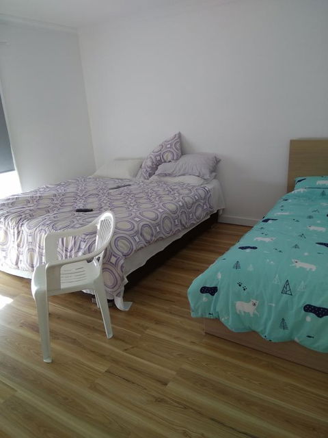 DIANELLA Budget Rooms Happy Place To Stay - New South Wales Tourism  13