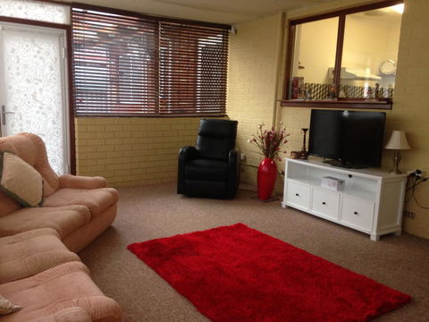 â˜… Stylish Family Home! â˜… - New South Wales Tourism  3