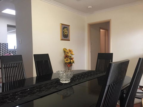 â˜… Stylish Family Home! â˜… - New South Wales Tourism  7