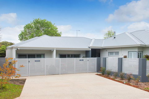 Churchill Studios - New South Wales Tourism  5