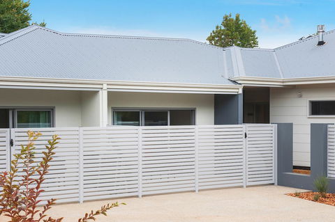 Churchill Studios - New South Wales Tourism  6