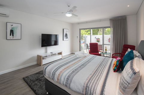 Churchill Studios - New South Wales Tourism  0