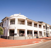Cottesloe Beach Hotel - New South Wales Tourism 