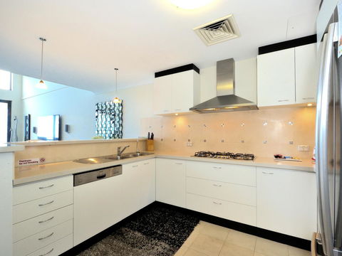 Nautilus By Rockingham Apartments - New South Wales Tourism  13