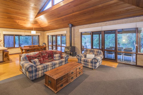 53 Martina Drive - New South Wales Tourism  13