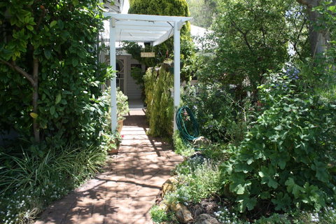 Jacaranda Guest House - New South Wales Tourism  39