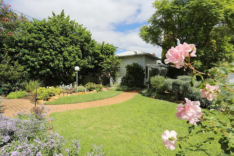 Jacaranda Guest House - New South Wales Tourism  40