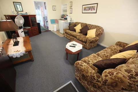 Jacaranda Guest House - New South Wales Tourism  7