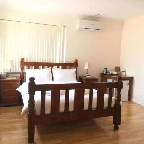 The Royal Dolphin Bed & Breakfast Safety Bay - New South Wales Tourism  4