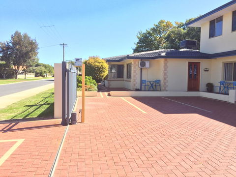 The Royal Dolphin Bed & Breakfast Safety Bay - New South Wales Tourism  0