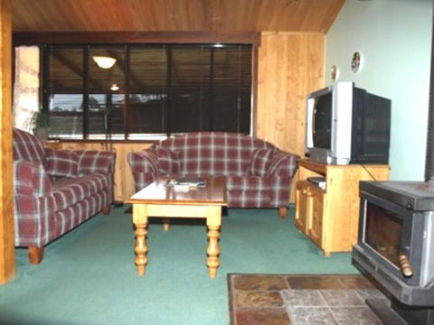 Pemberton Old Picture Theatre Holiday Apartments - New South Wales Tourism  1