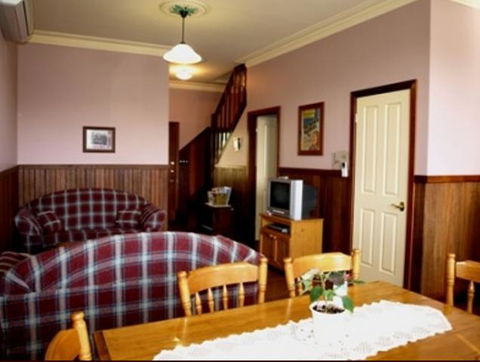 Pemberton Old Picture Theatre Holiday Apartments - New South Wales Tourism  3