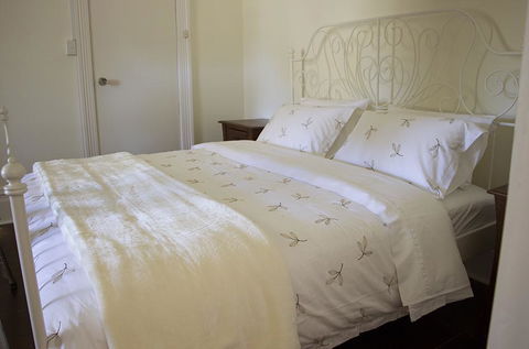 Bickley Valley Cottage - New South Wales Tourism  12