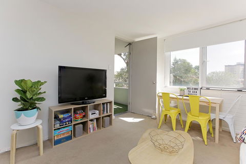 SEA BREEZE â€“ Between Cottesloe Beach & Swan River - New South Wales Tourism  1