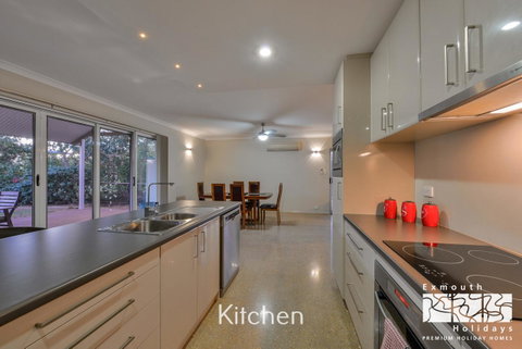 13 Learmonth Street - Close To Town Centre - New South Wales Tourism  4