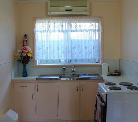 Jurien Beachfront Holiday Units - New South Wales Tourism  5
