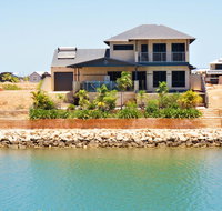 27 Corella Court - Exquisite Marina Home With a Pool and Wi-Fi - New South Wales Tourism 