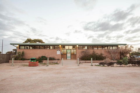 EUCLA MOTOR HOTEL - New South Wales Tourism  9