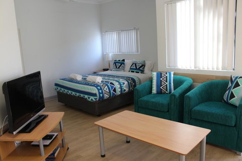 Mandurah Ocean Marina Chalets - New South Wales Tourism  9