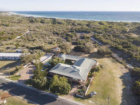 Lancelin Lodge - New South Wales Tourism  12