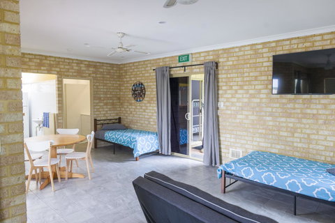 Lancelin Lodge - New South Wales Tourism  2