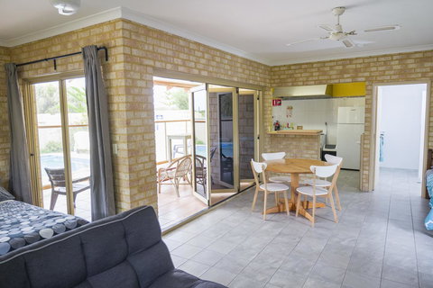 Lancelin Lodge - New South Wales Tourism  26
