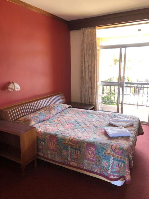 Kambalda Hotel - New South Wales Tourism  12