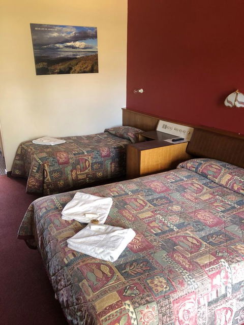 Kambalda Hotel - New South Wales Tourism  6
