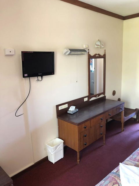 Kambalda Hotel - New South Wales Tourism  7