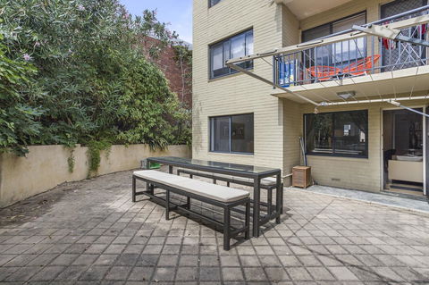 Gorgeous 26 1 Bed Designer Fitout Perfect Location - New South Wales Tourism  11