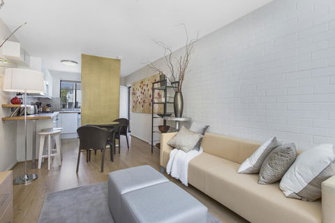 Gorgeous 26 1 Bed Designer Fitout Perfect Location - New South Wales Tourism  24