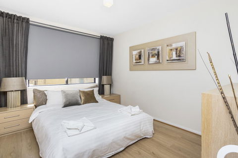 Gorgeous 26 1 Bed Designer Fitout Perfect Location - New South Wales Tourism  10