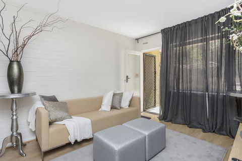Gorgeous 26 1 Bed Designer Fitout Perfect Location - New South Wales Tourism  8