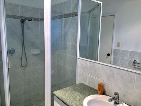 Charming Quiet Lodge-2 Minutes Walk To Shopping Complex - New South Wales Tourism  13