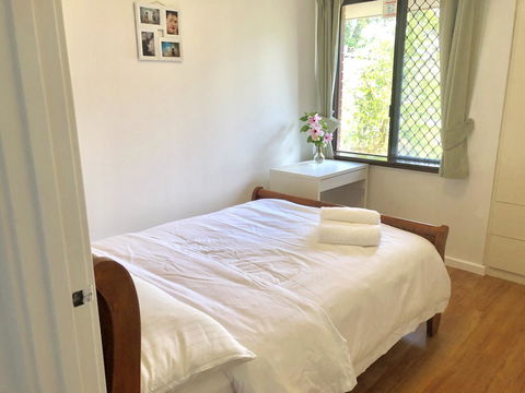 Charming Quiet Lodge-2 Minutes Walk To Shopping Complex - New South Wales Tourism  18