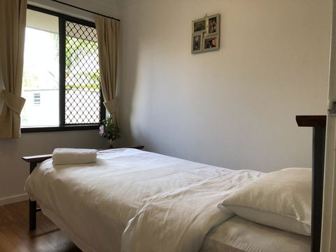 Charming Quiet Lodge-2 Minutes Walk To Shopping Complex - New South Wales Tourism  17